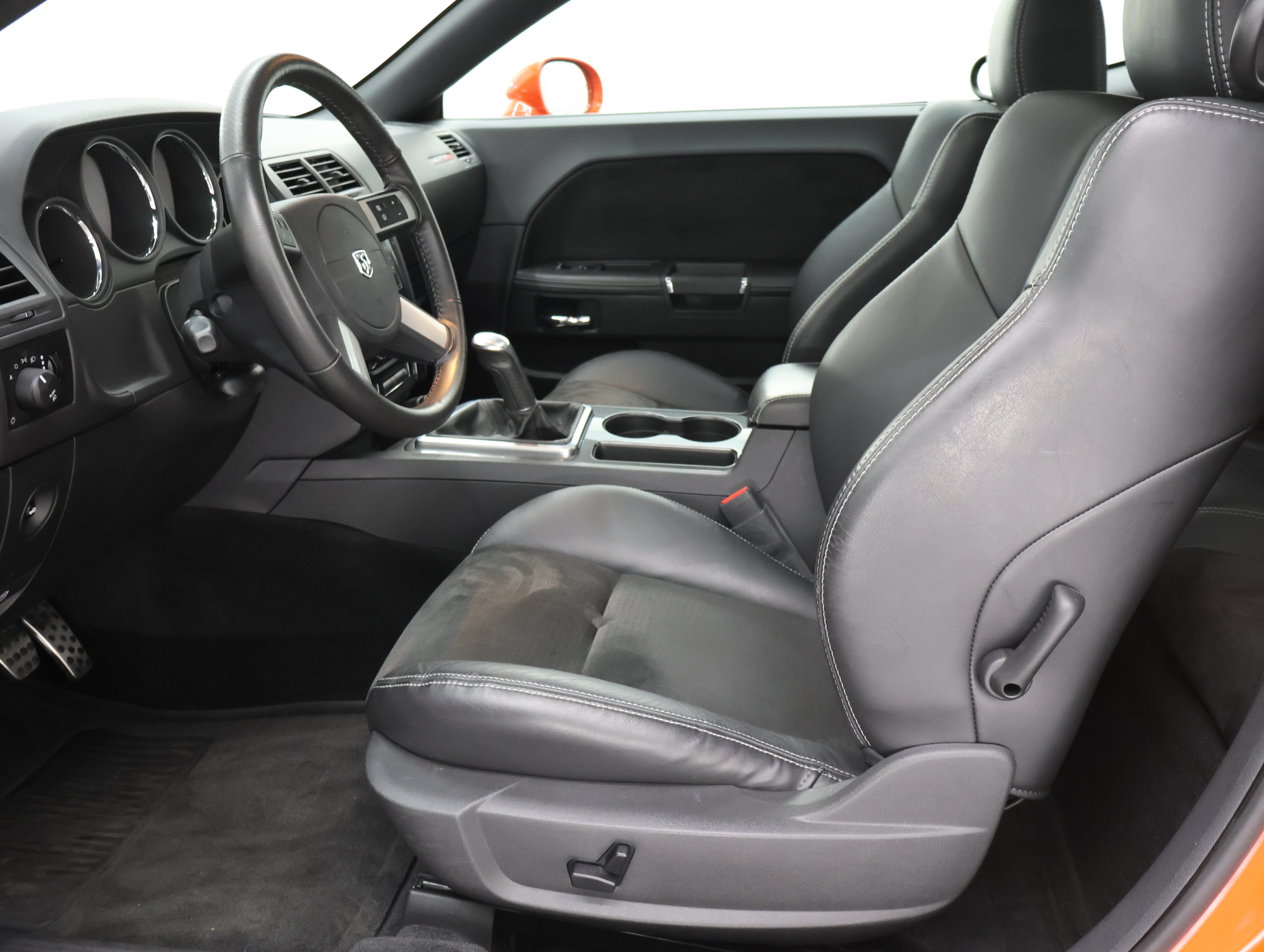 Used 2009 Dodge Challenger SRT8 w/ SRT Option Group II RWD image 8