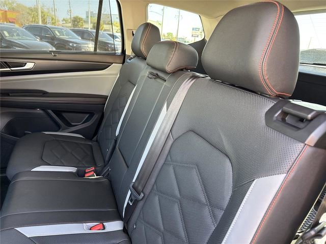 Used 2025 Volkswagen Atlas Peak Edition SE image 12