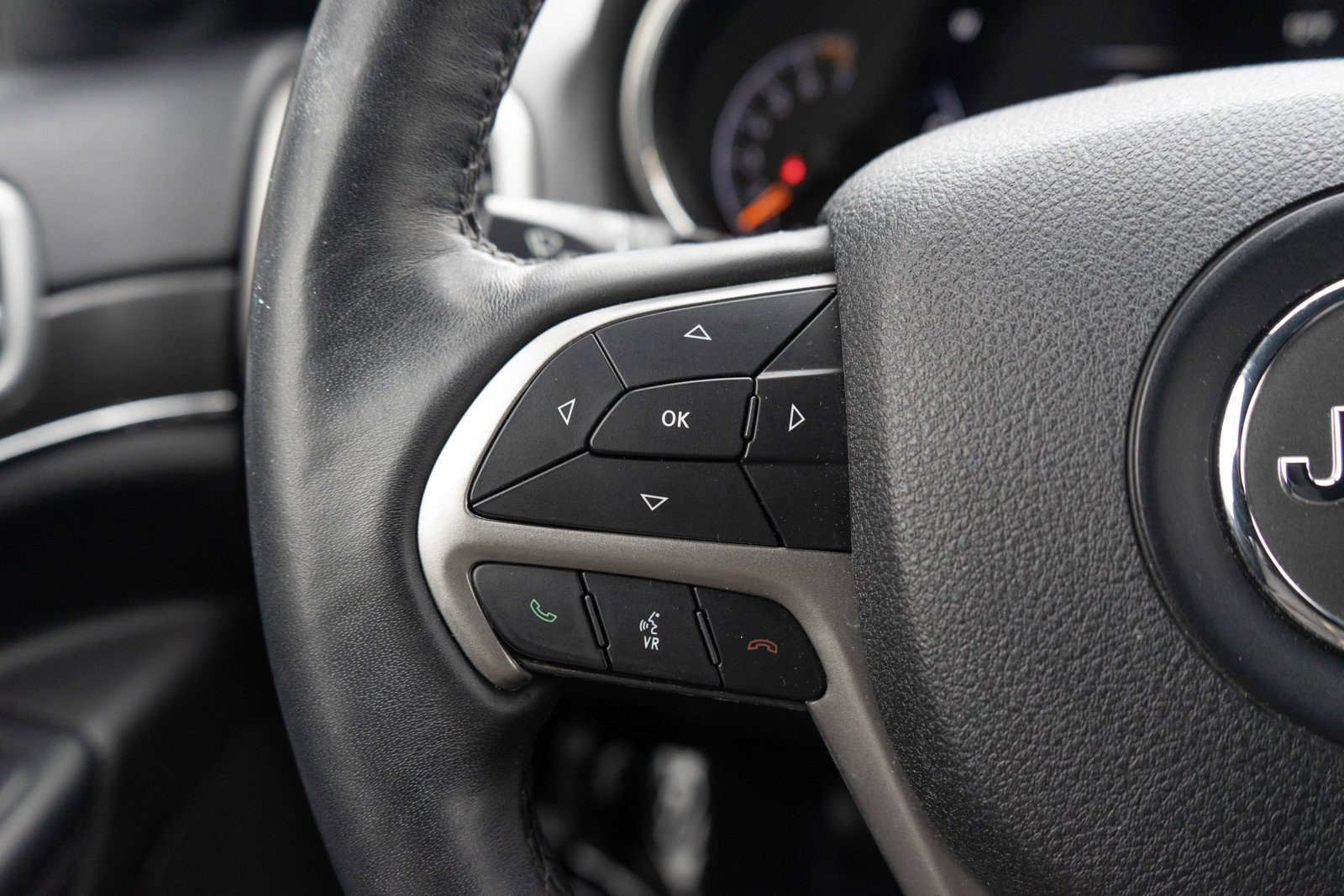 Used 2018 Jeep Grand Cherokee Limited w/ Trailer Tow Group IV image 23