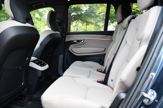 New 2026 Volvo XC90 B6 Plus w/ Protection Package Premier AWD/4WD image 16