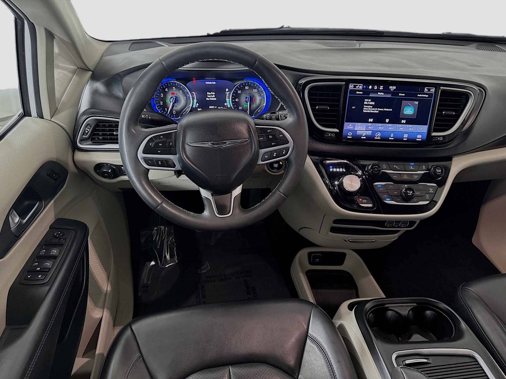 Used 2023 Chrysler Pacifica Touring-L image 17