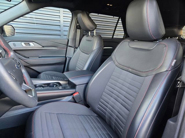 Used 2025 Ford Explorer ST-Line w/ Premium Package image 4