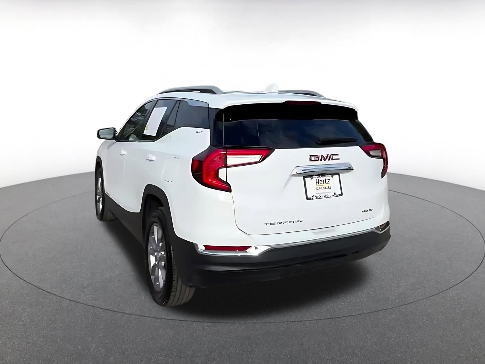 Used 2024 GMC Terrain SLT AWD/4WD image 11