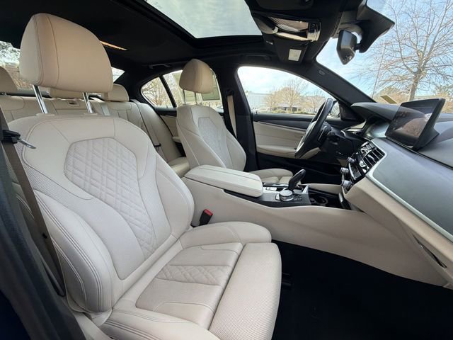 Used 2022 BMW 540i w/ Premium Package image 27