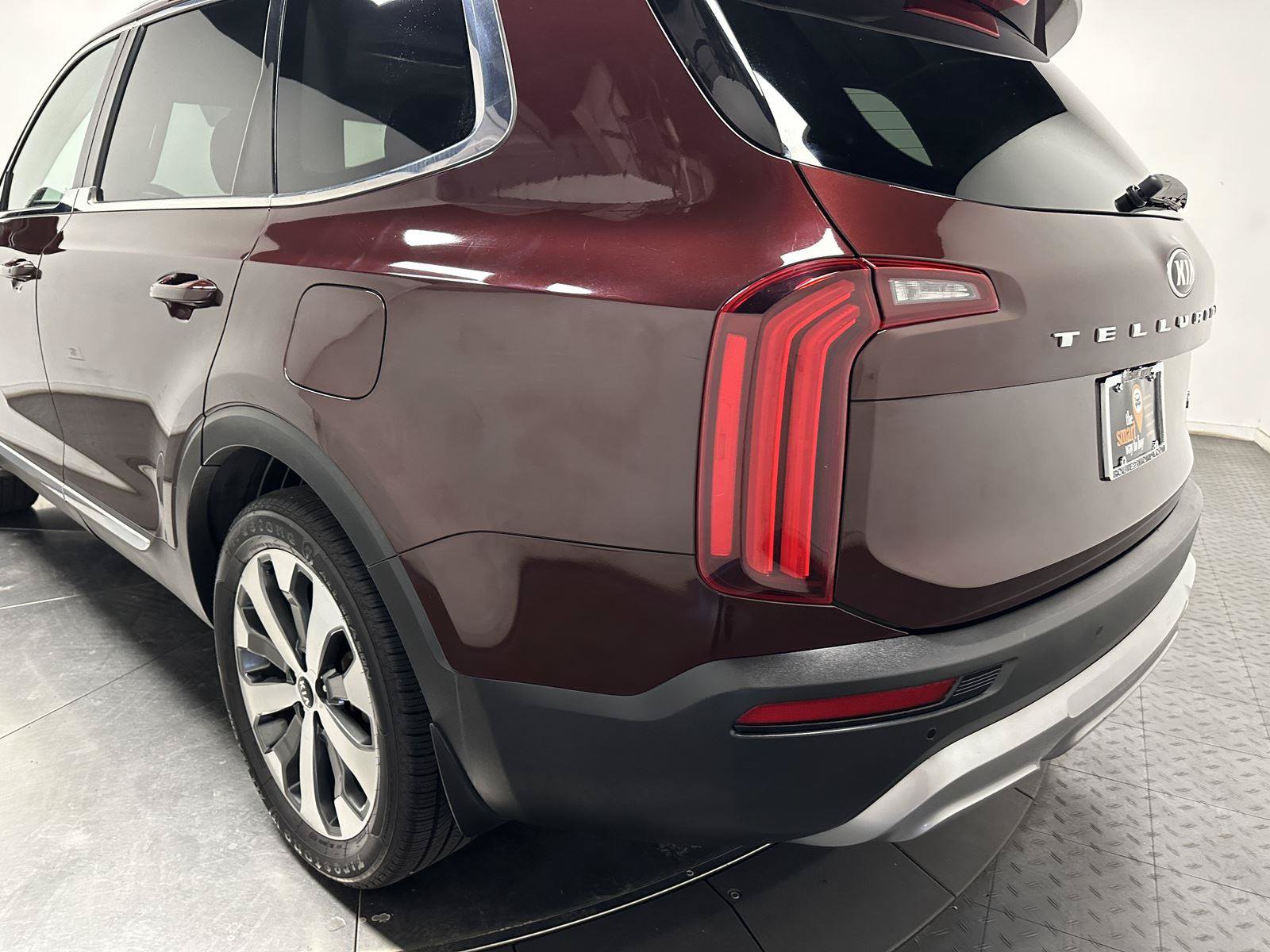 Used 2021 Kia Telluride EX w/ EX Premium Package FWD image 10