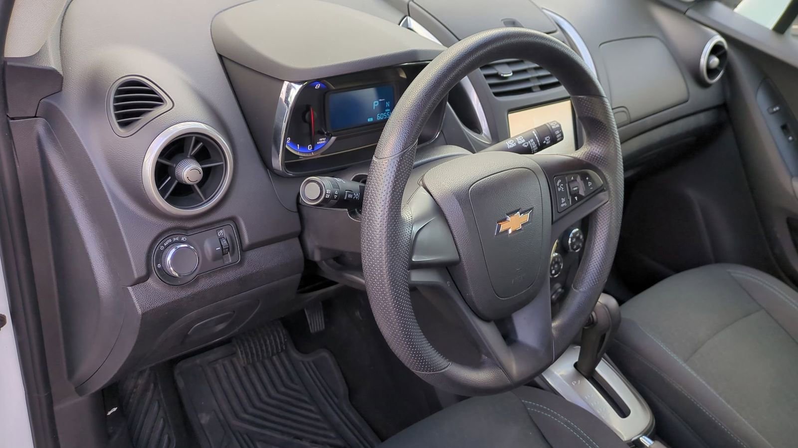 Used 2016 Chevrolet Trax LS image 2