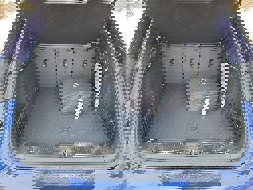 Used 2025 Porsche Macan 4S Electric image 40