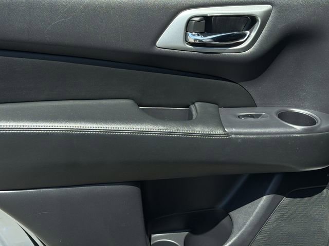 Used 2018 Nissan Pathfinder Platinum AWD/4WD image 22