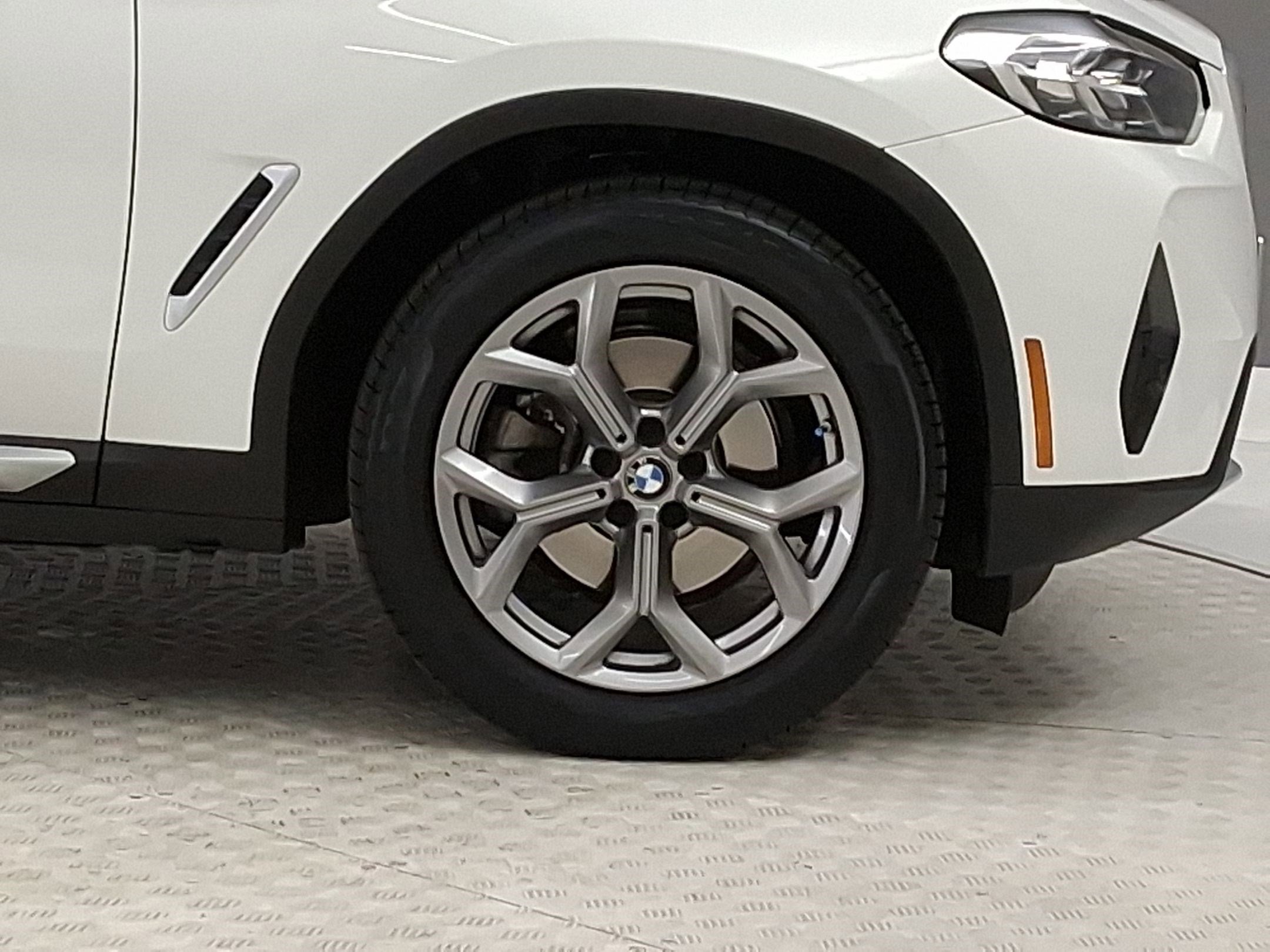 Certified 2023 BMW X4 xDrive30i w/ Convenience Package image 9