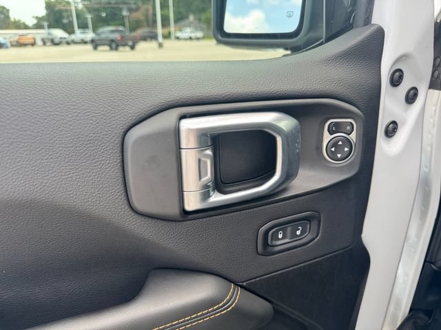 Used 2024 Jeep Wrangler Unlimited Sahara w/ Technology Group AWD/4WD image 17