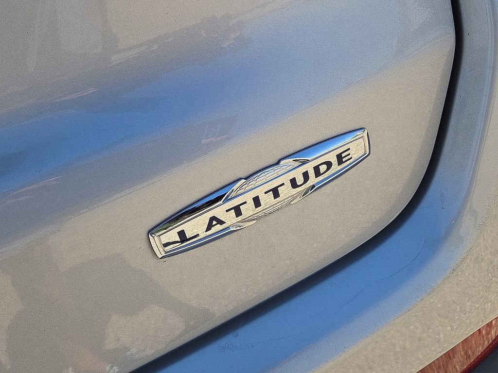 Used 2025 Jeep Compass Latitude AWD/4WD image 14
