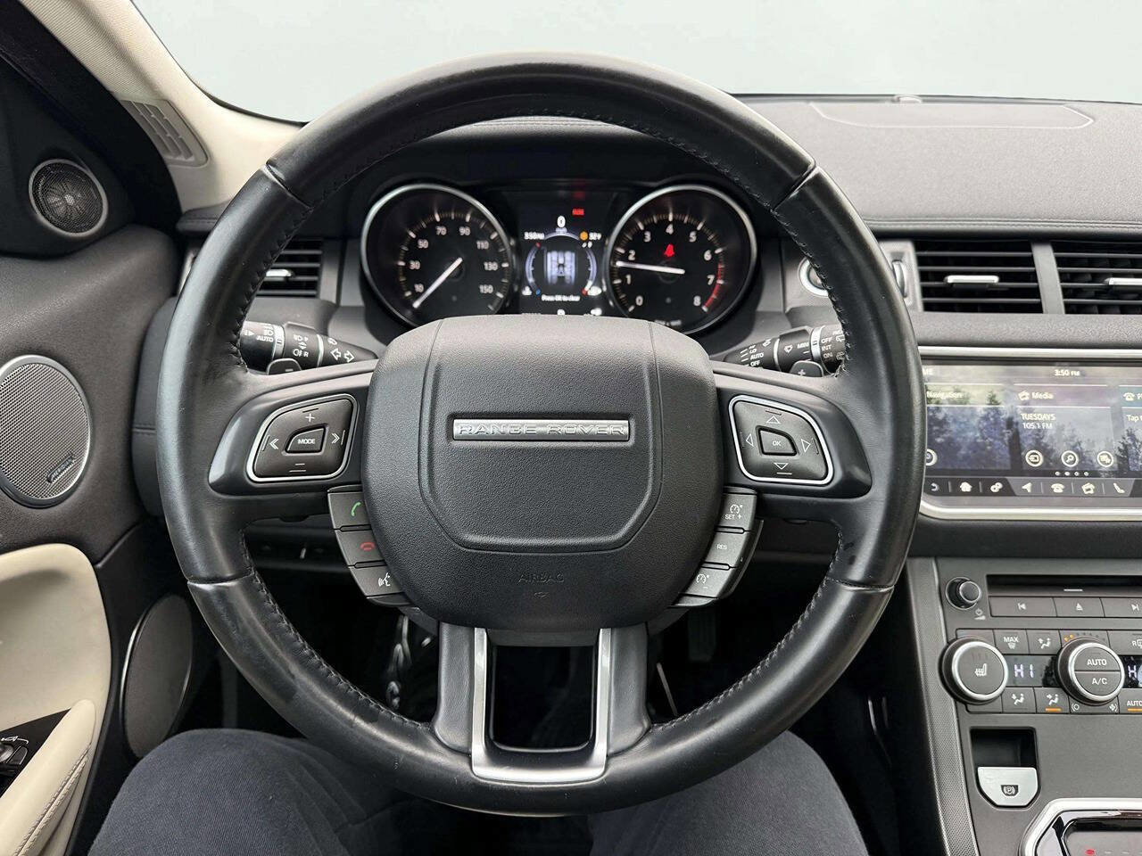 Used 2018 Land Rover Range Rover Evoque HSE image 16