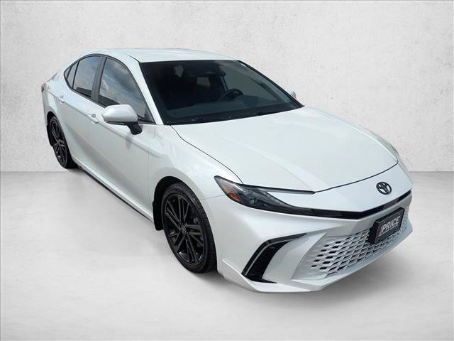 Used 2025 Toyota Camry XSE FWD image 3