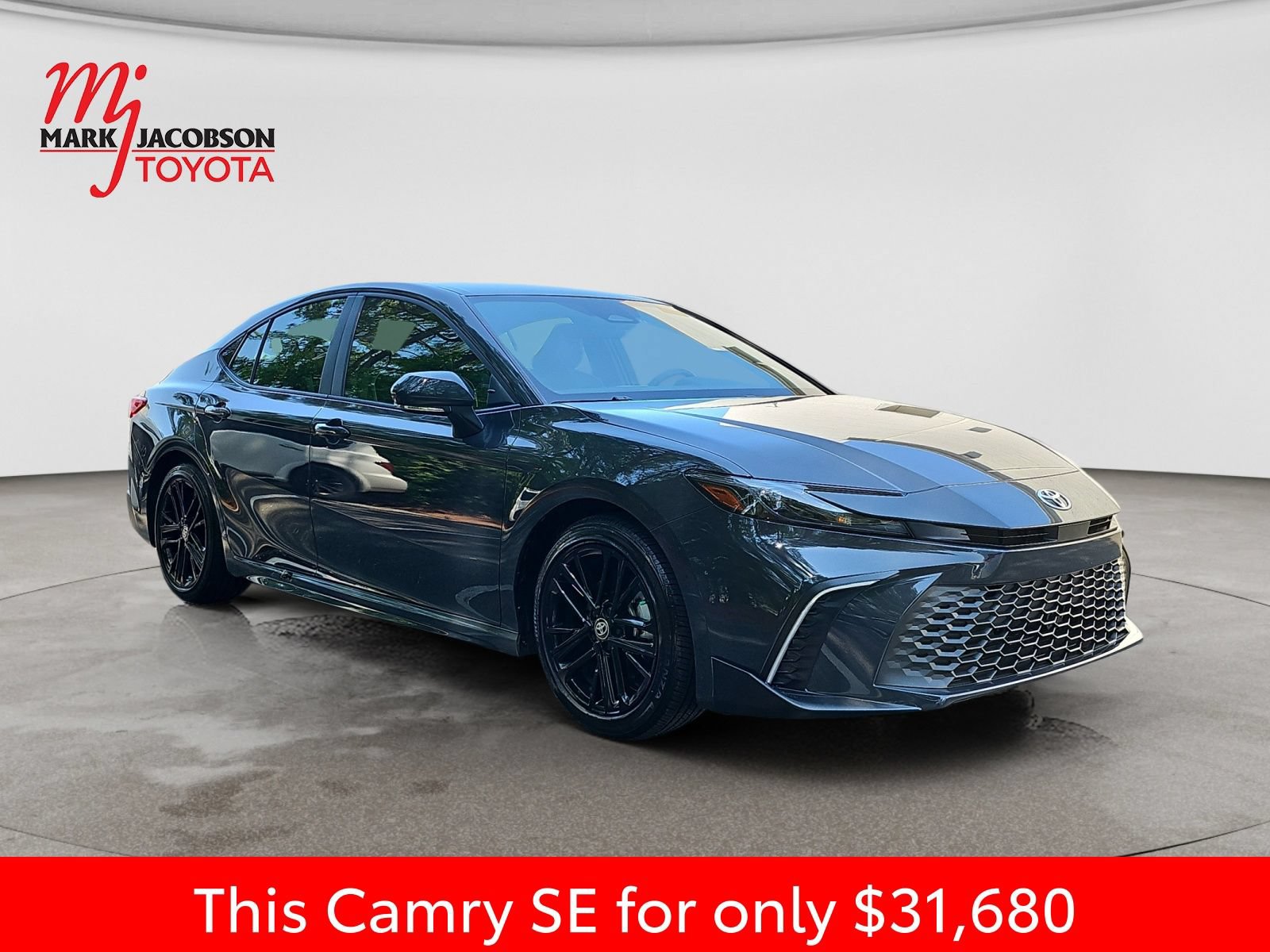 Used 2025 Toyota Camry SE FWD image 5
