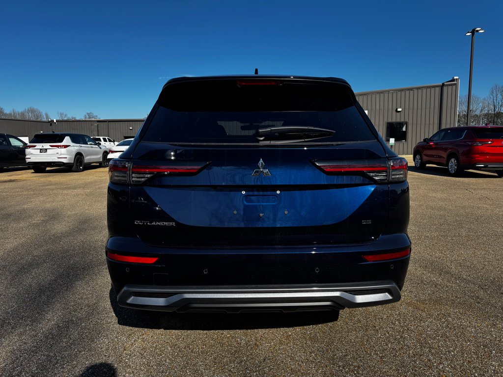 New 2026 Mitsubishi Outlander LE image 5