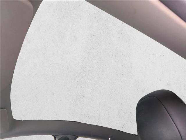 Used 2022 Tesla Model Y Performance image 15