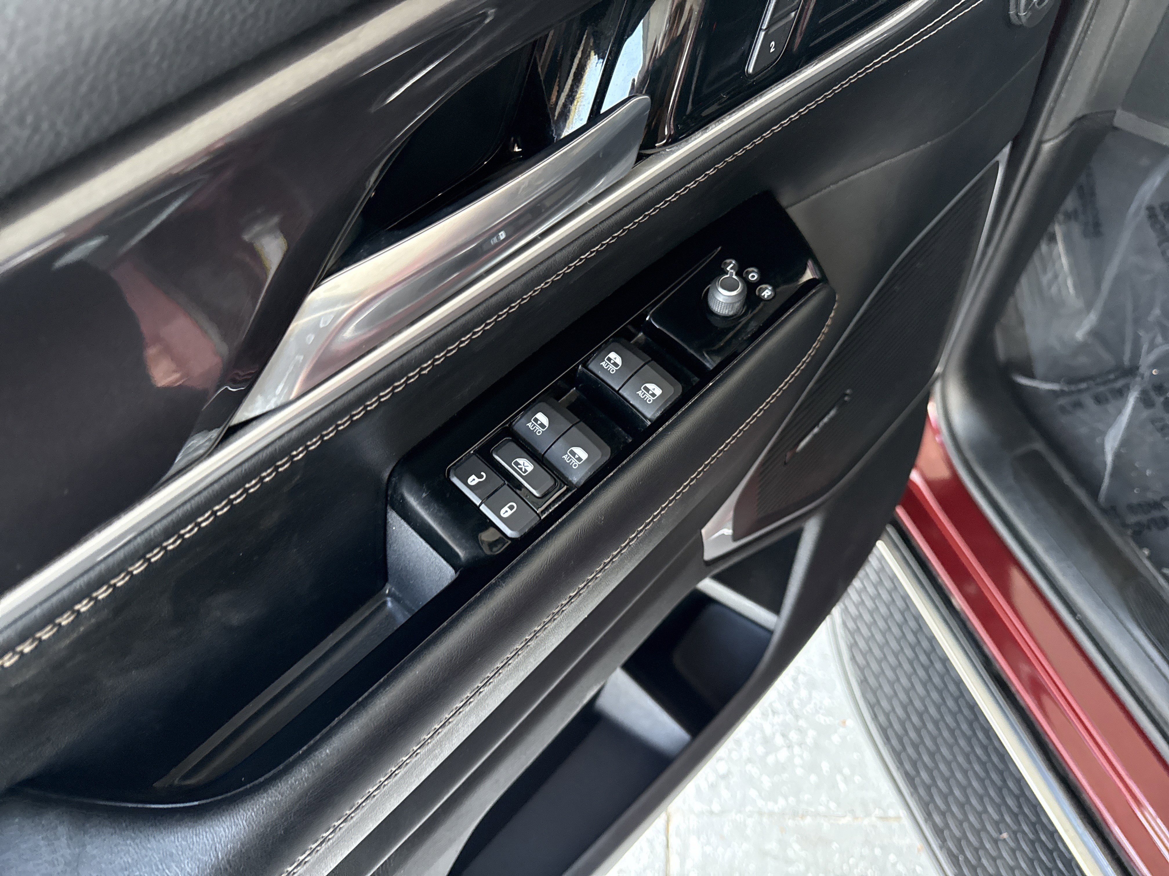 Used 2024 Jeep Wagoneer L image 15