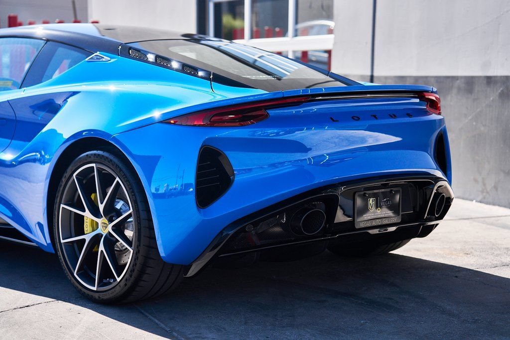 Used 2025 Lotus Emira RWD image 8
