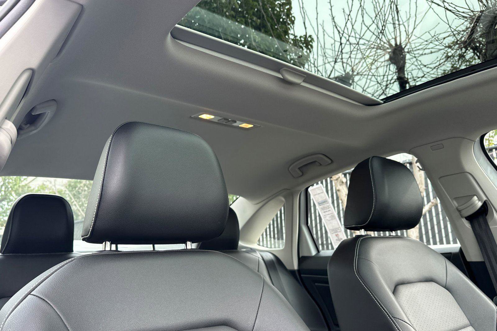 Used 2022 Volkswagen Jetta SE w/ Panoramic Sunroof Package image 15