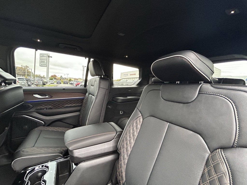 New 2025 Jeep Grand Cherokee L Summit w/ Obsidian Package image 28