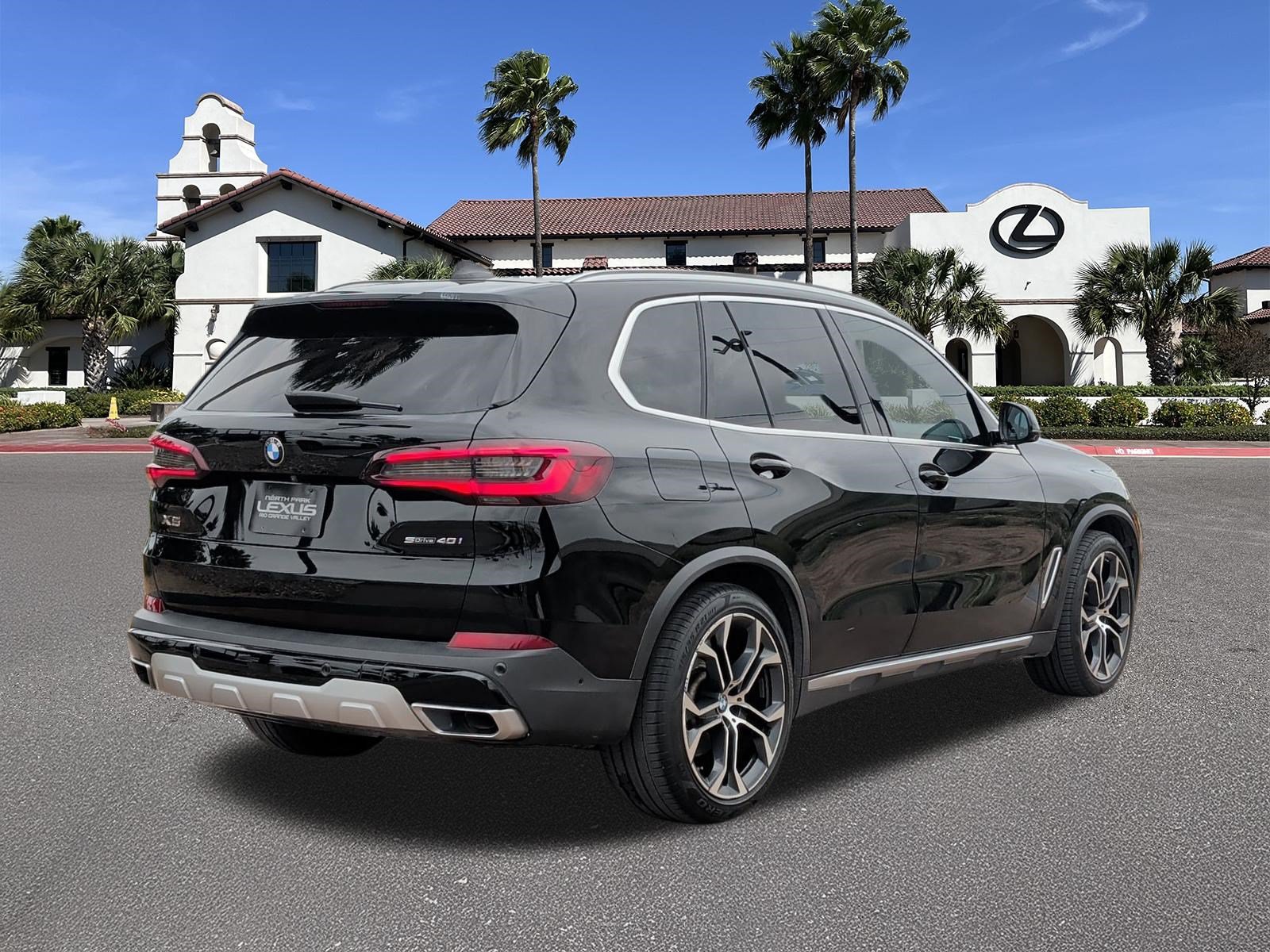 Used 2022 BMW X5 sDrive40i w/ Premium Package RWD image 2