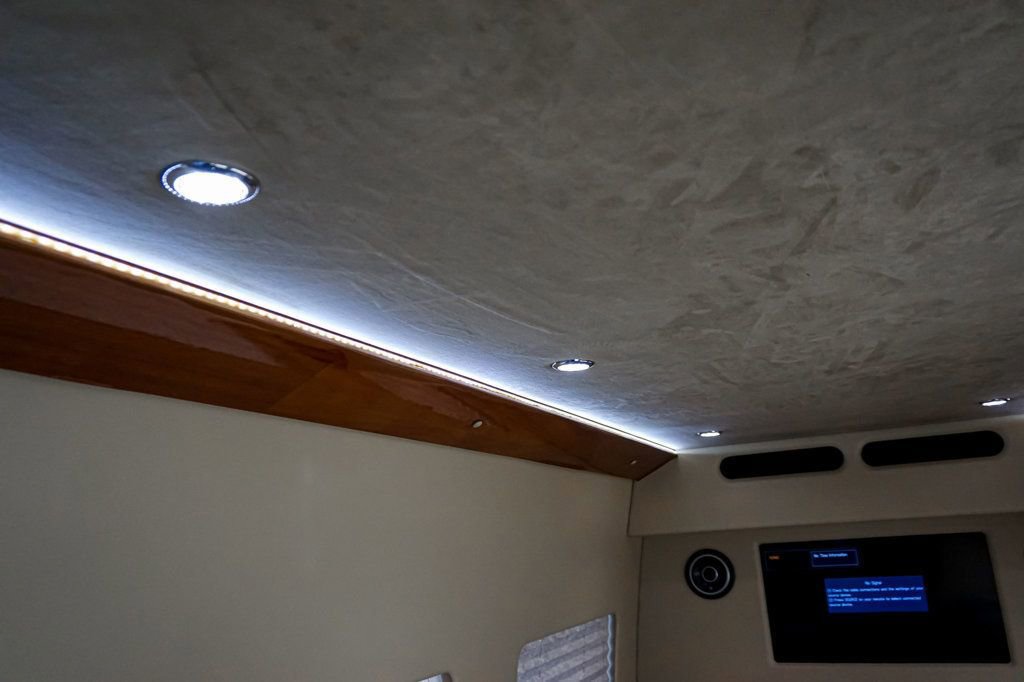 Used 2015 Mercedes-Benz Sprinter 2500 image 42