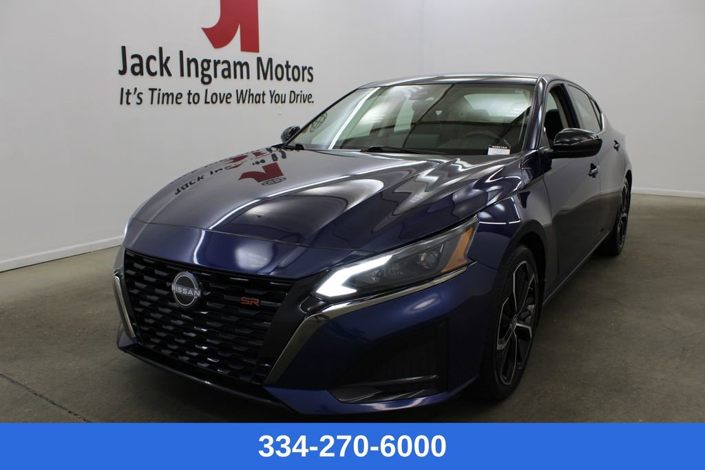 Used 2023 Nissan Altima 2.5 SR w/ SR Premium Package FWD image 1