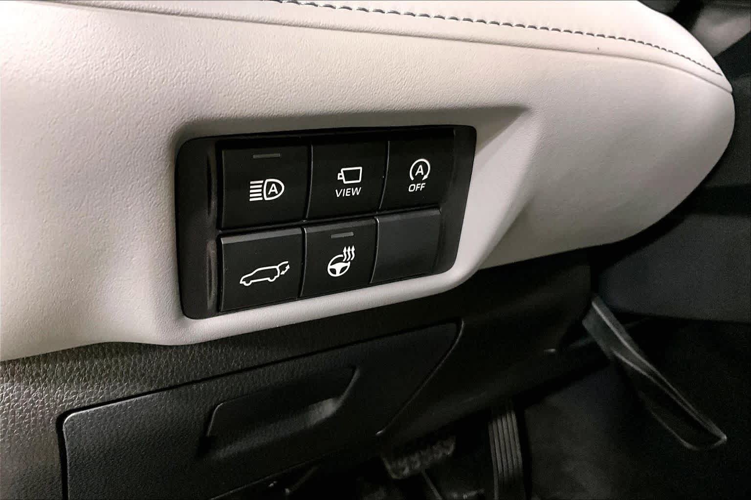 Used 2024 Toyota Highlander Limited AWD/4WD image 33