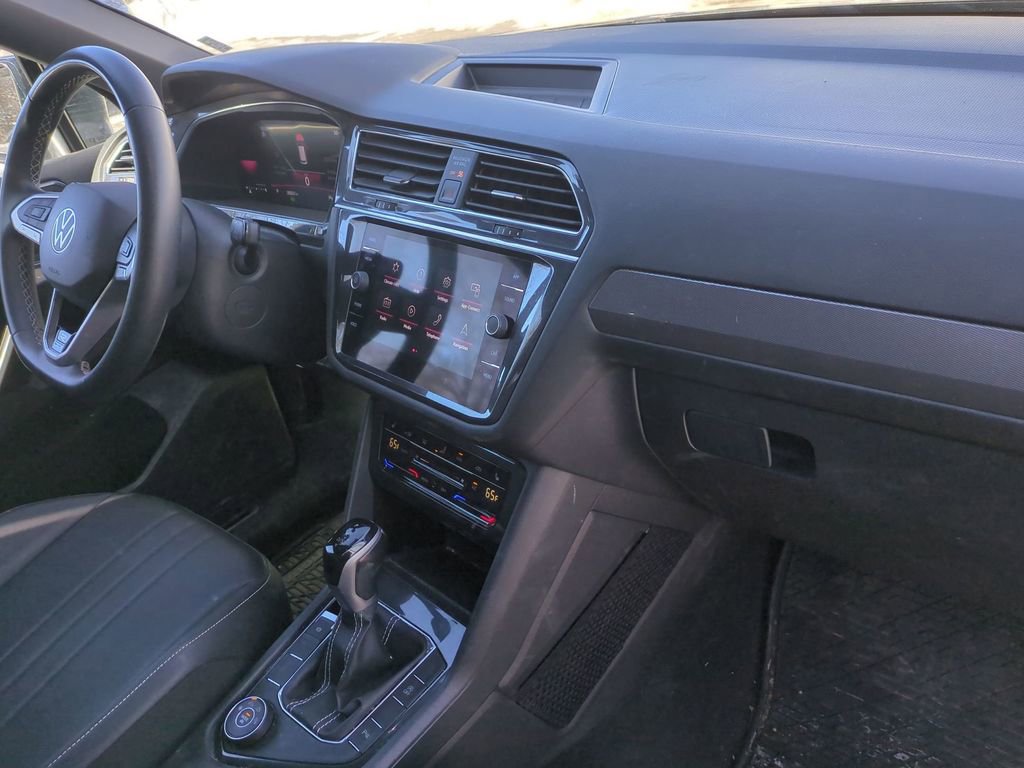 Used 2023 Volkswagen Tiguan SE R-Line image 37