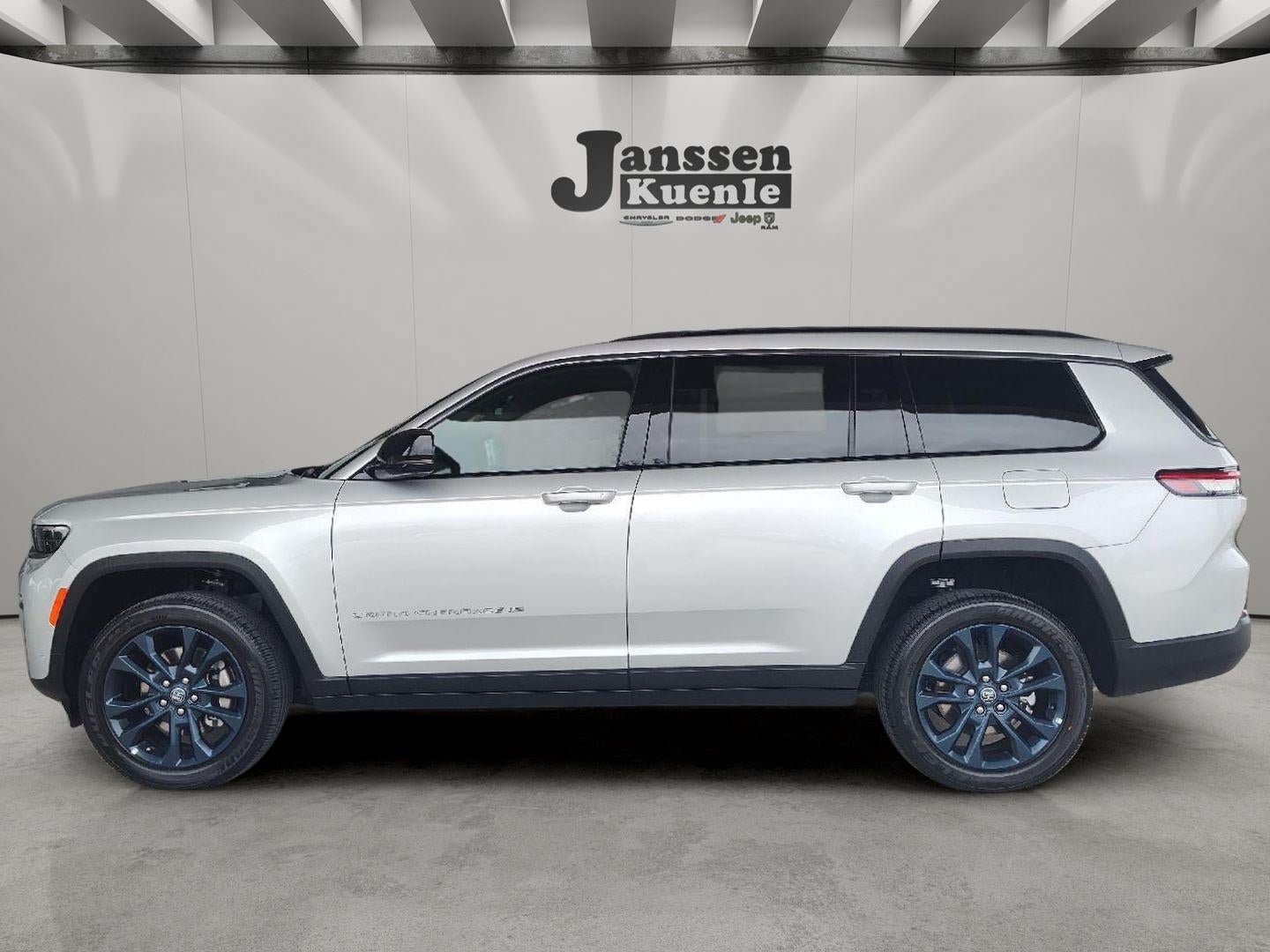 New 2026 Jeep Grand Cherokee L Limited AWD/4WD image 1