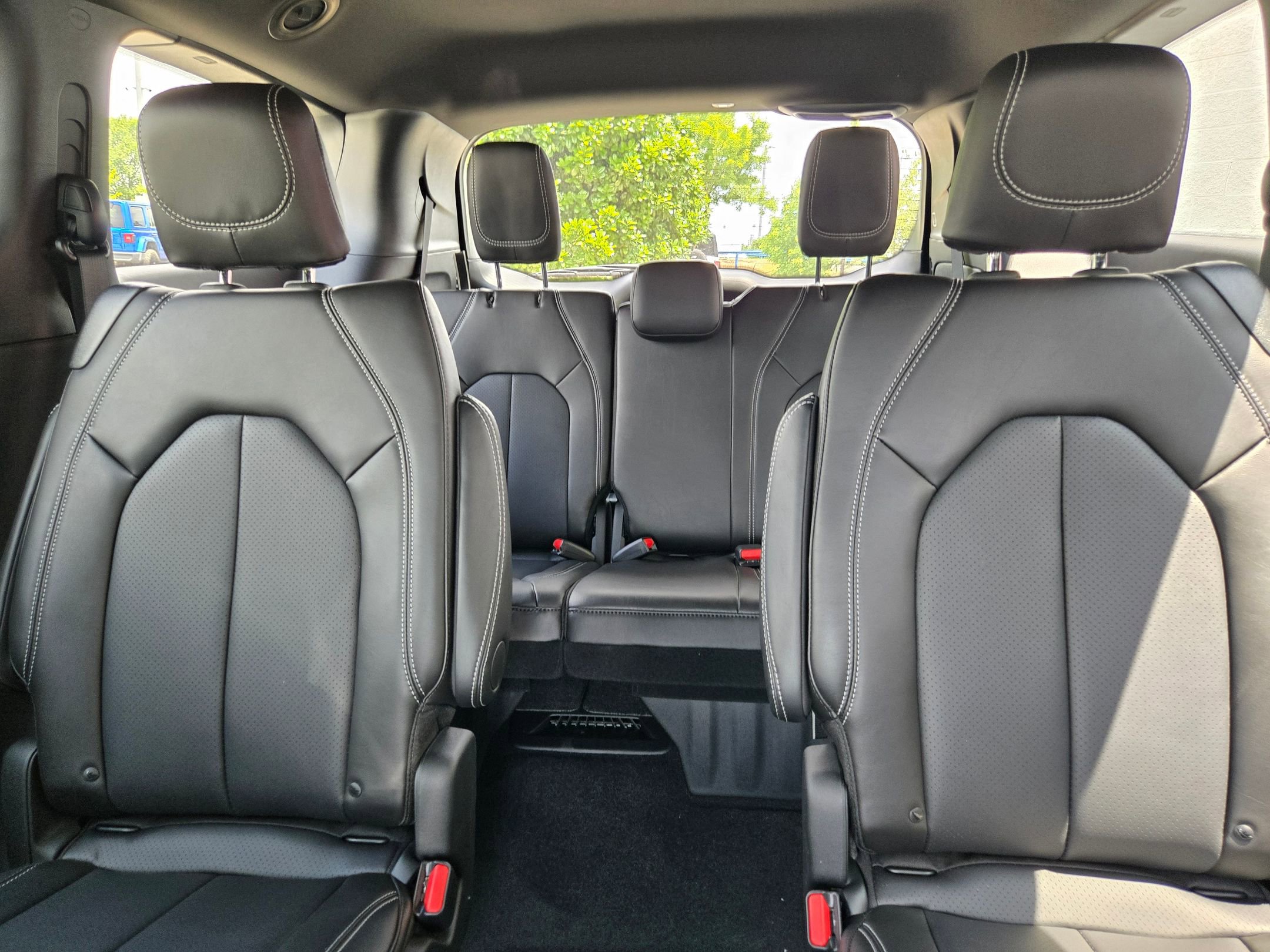 New 2027 Chrysler Pacifica Select FWD image 13