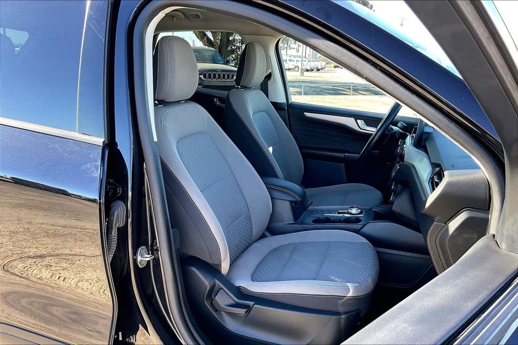 Certified 2021 Ford Escape SE w/ Cold Weather Package image 28