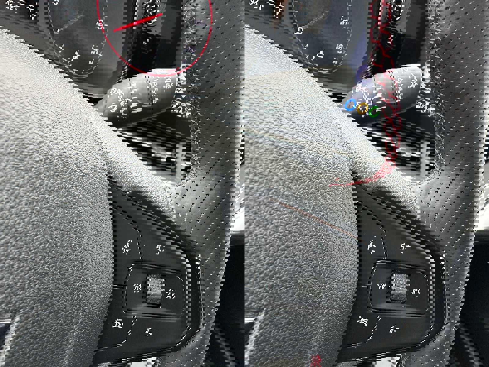 Certified 2025 Chevrolet Trax RS w/ Sunroof Package image 36