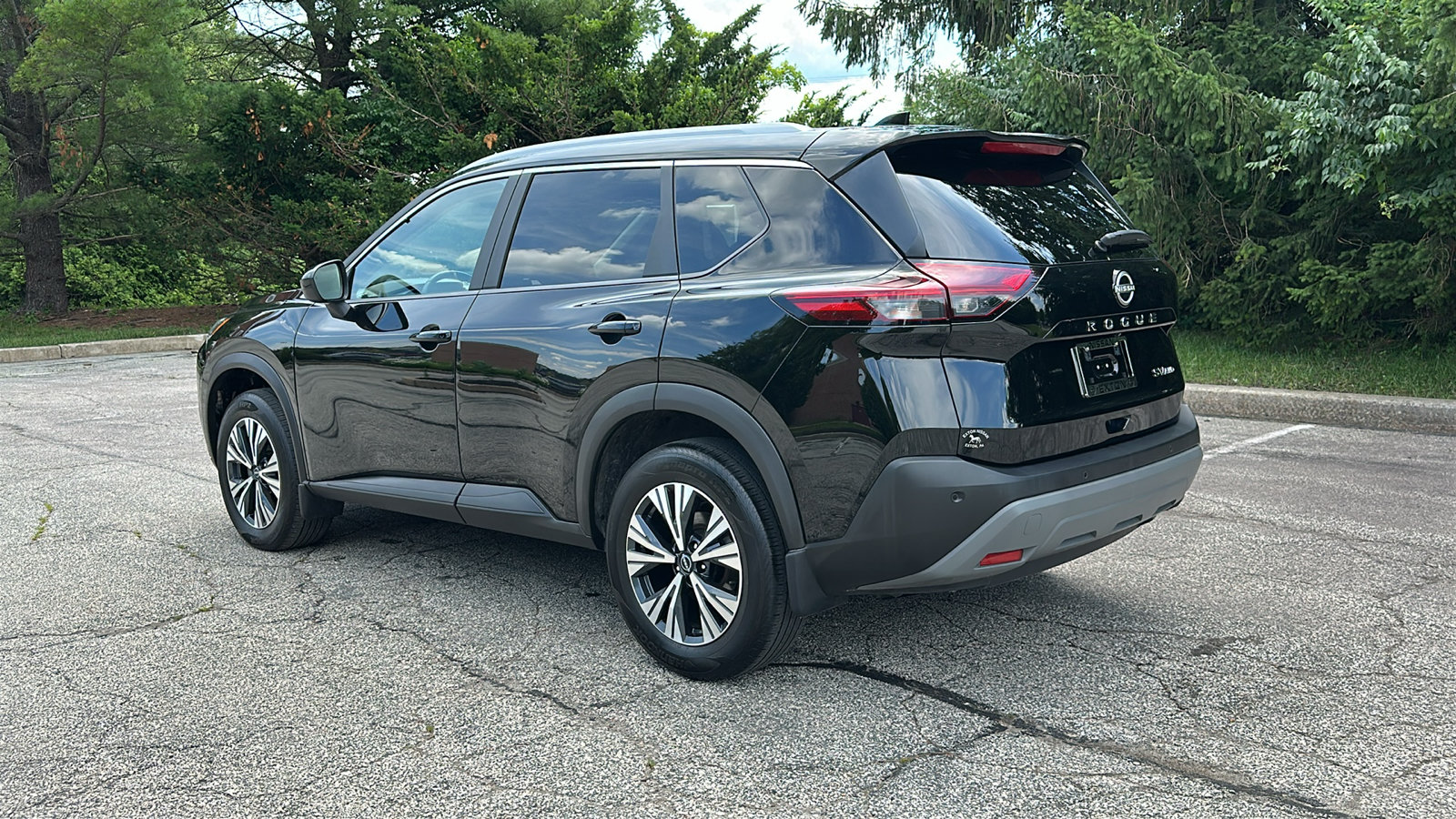 Certified 2023 Nissan Rogue SV w/ SV Premium B Package AWD/4WD image 7