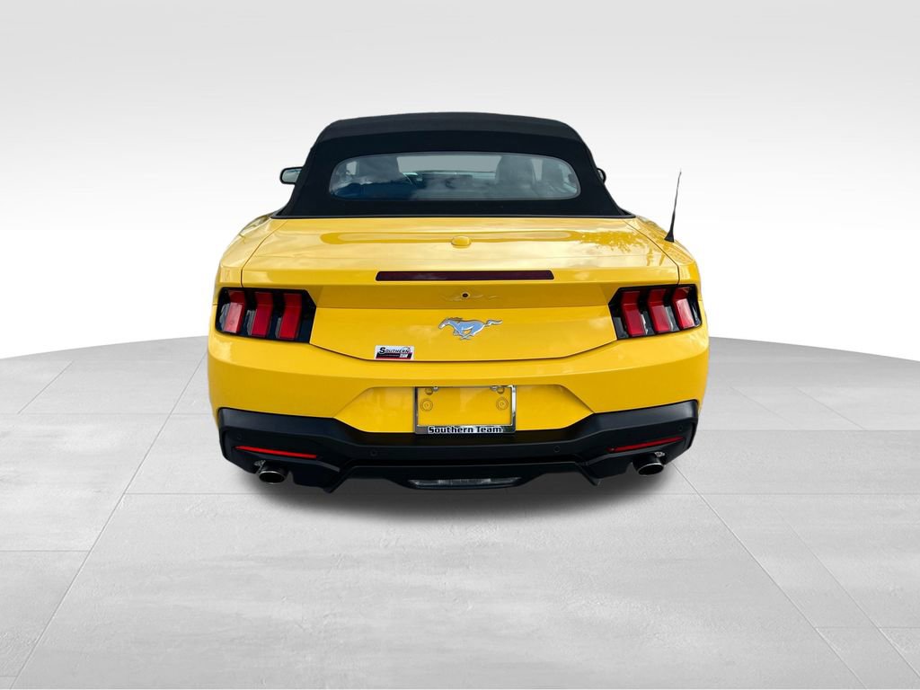 Used 2024 Ford Mustang Convertible image 5