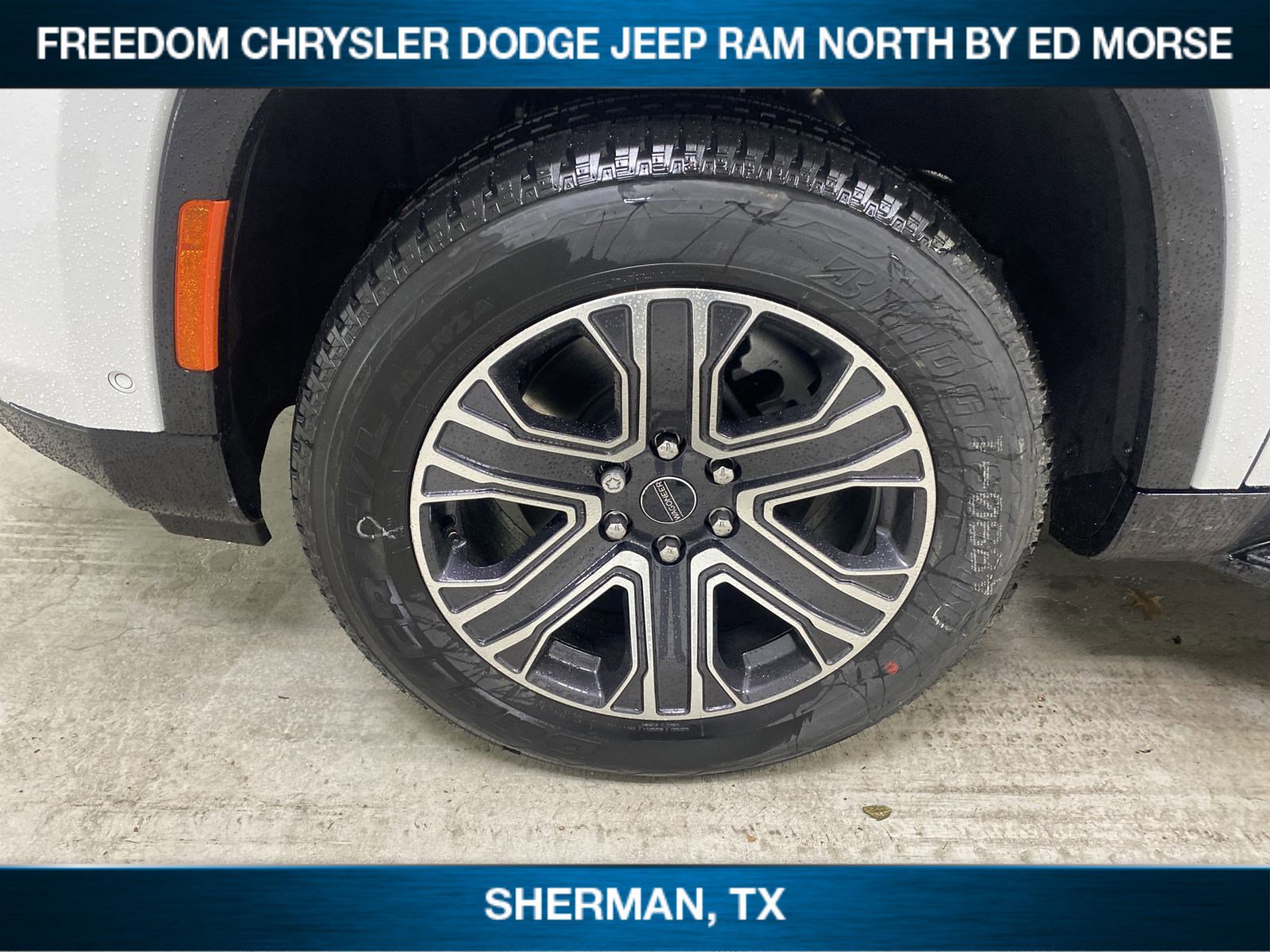 New 2025 Jeep Wagoneer 2WD image 30