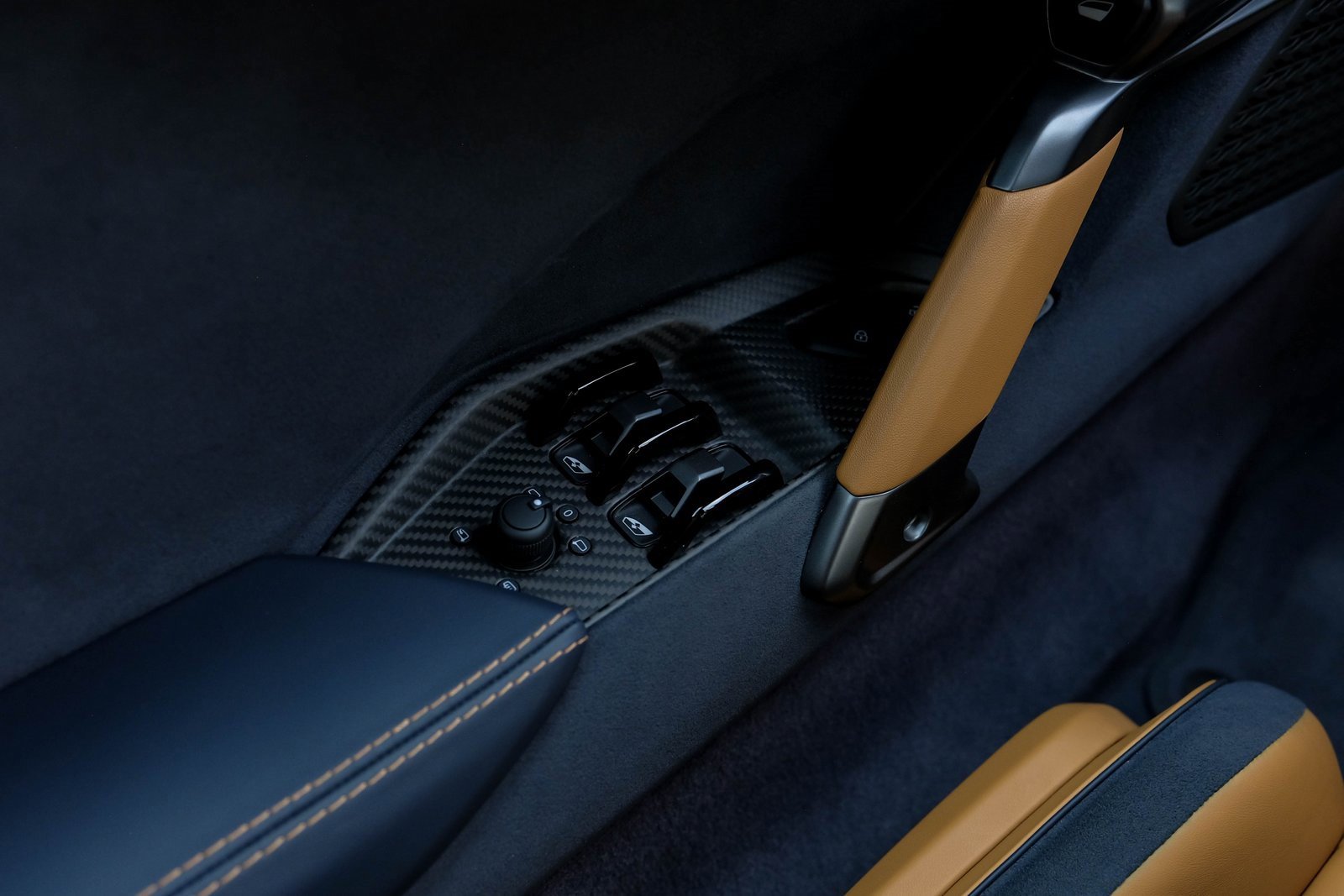 Used 2025 Lamborghini Revuelto image 45
