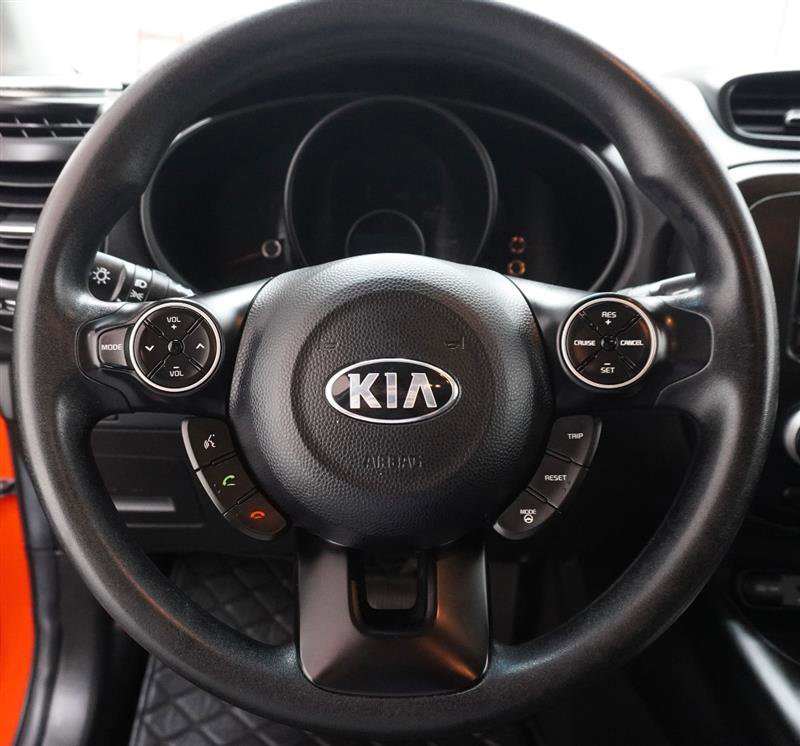 Used 2015 Kia Soul + FWD image 13