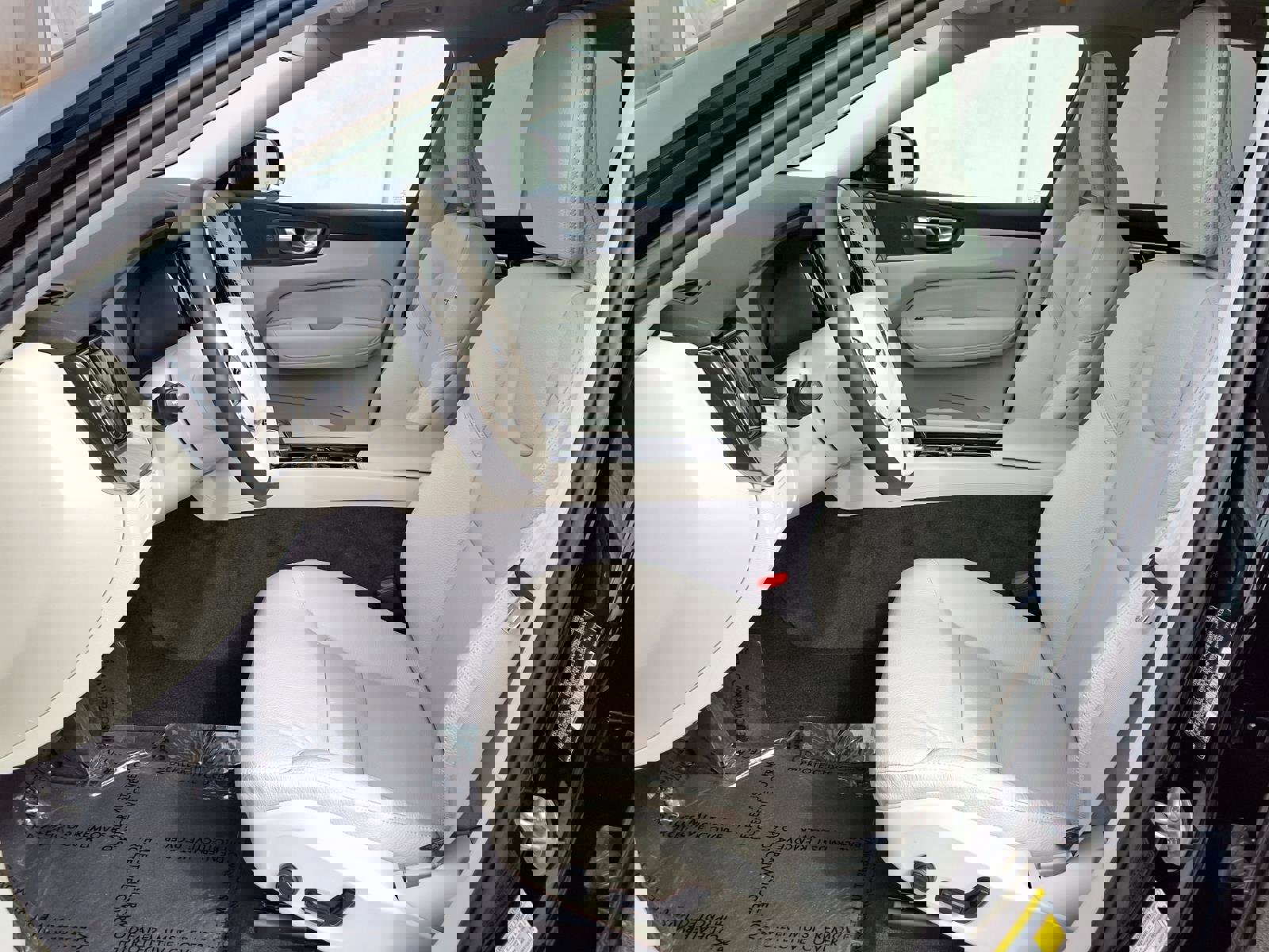 Certified 2023 Volvo XC60 B5 Plus image 7