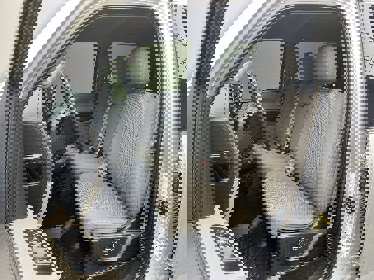 Used 2017 Ford F150 XLT w/ Equipment Group 302A Luxury image 10