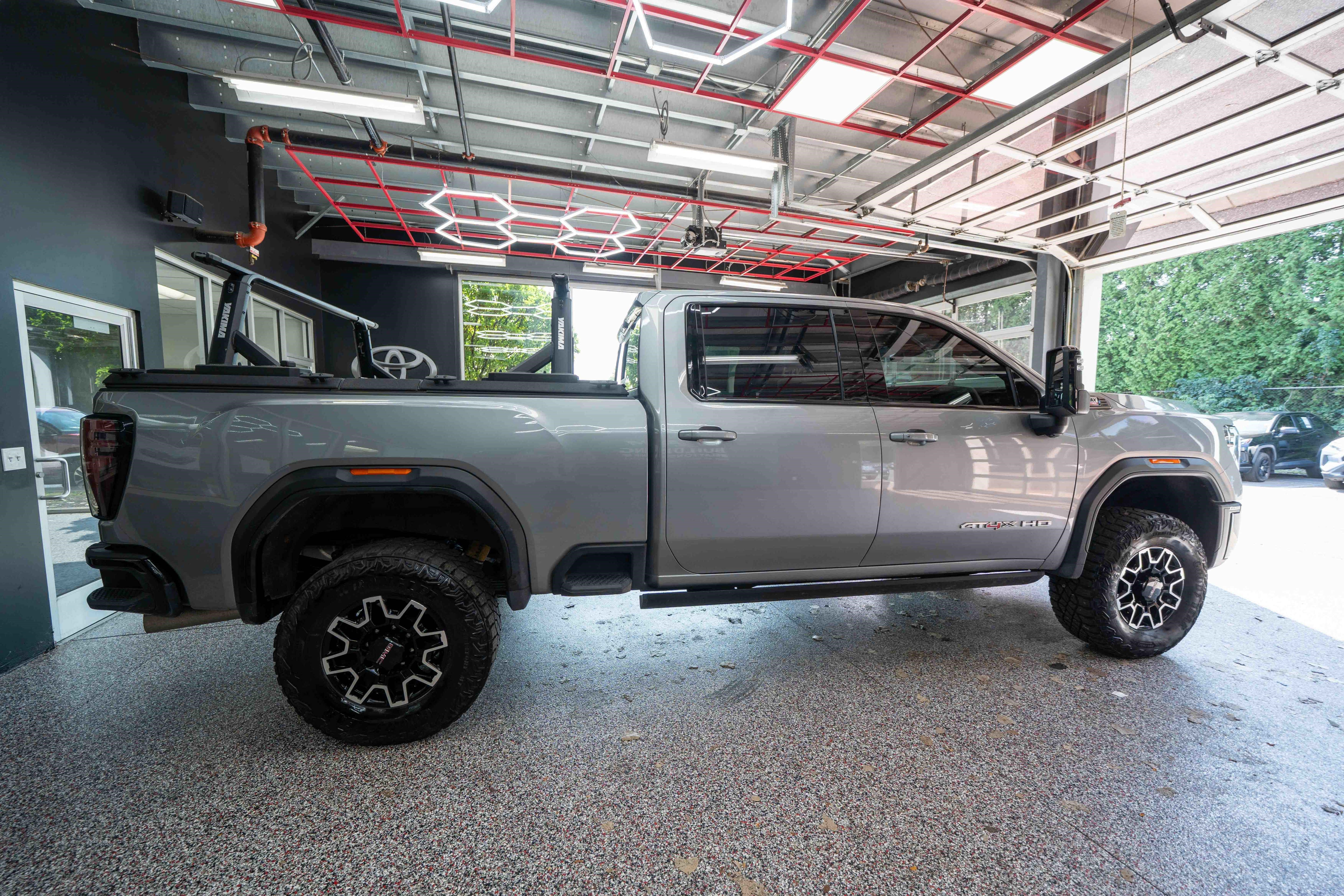 Used 2024 GMC Sierra 2500 AT4X AWD/4WD image 4