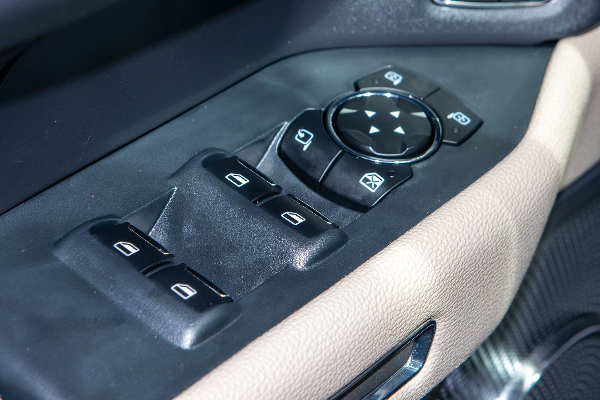 Used 2024 Ford Expedition Limited image 28