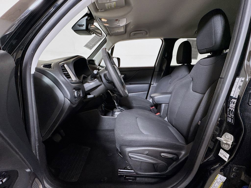 Used 2023 Jeep Renegade Latitude AWD/4WD image 18