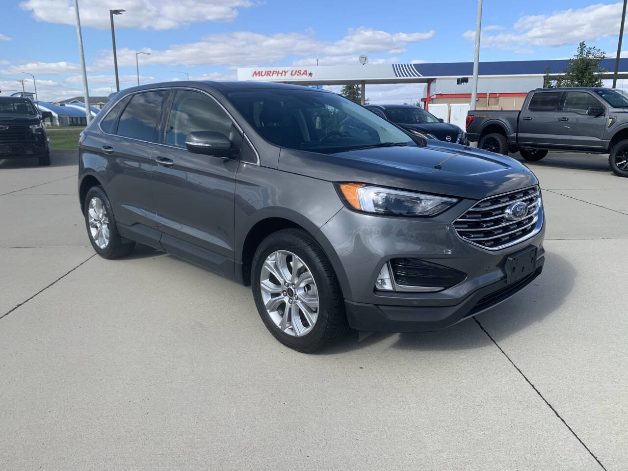 Used 2024 Ford Edge Titanium AWD/4WD image 2