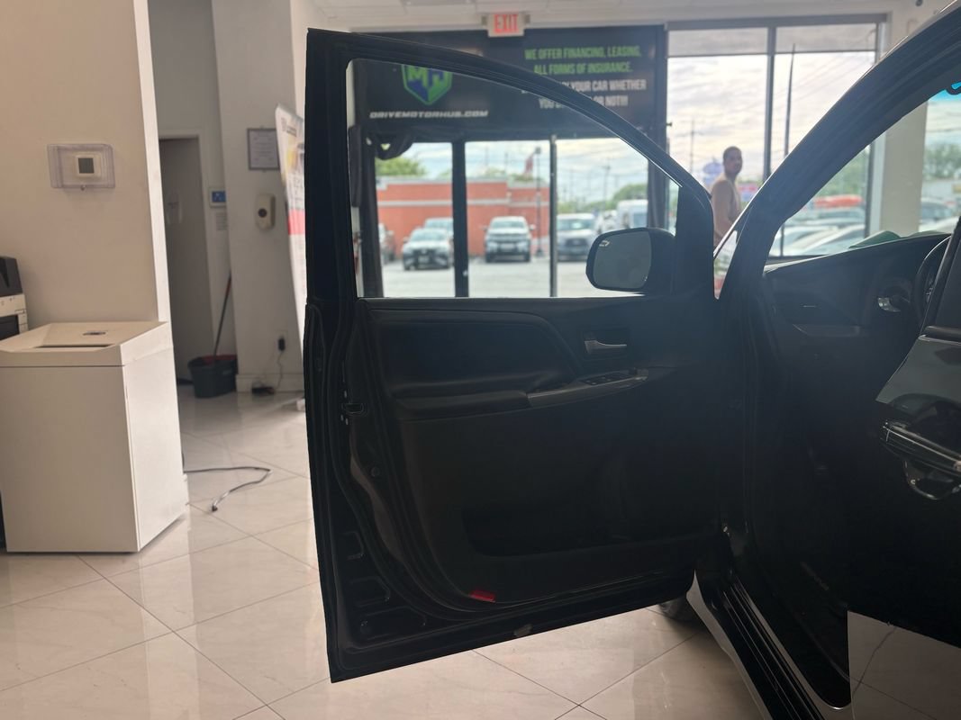 Used 2015 Toyota Sienna SE w/ SE Preferred Package FWD image 39