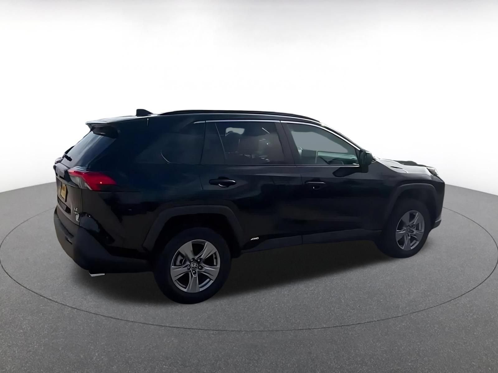 Used 2025 Toyota RAV4 LE AWD/4WD image 15