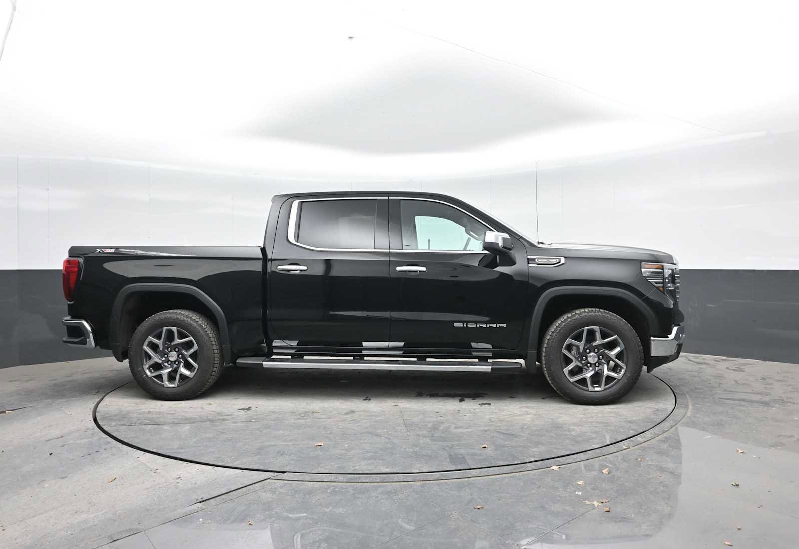 New 2026 GMC Sierra 1500 SLT w/ SLT Premium Package image 8