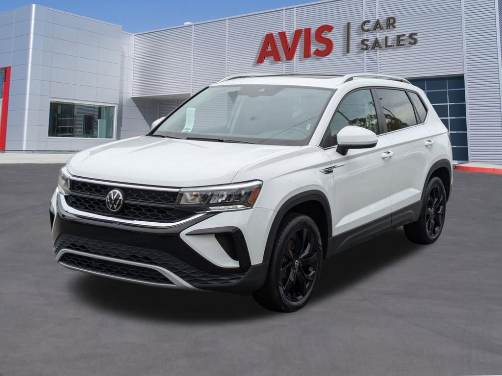Used 2024 Volkswagen Taos SE image 1