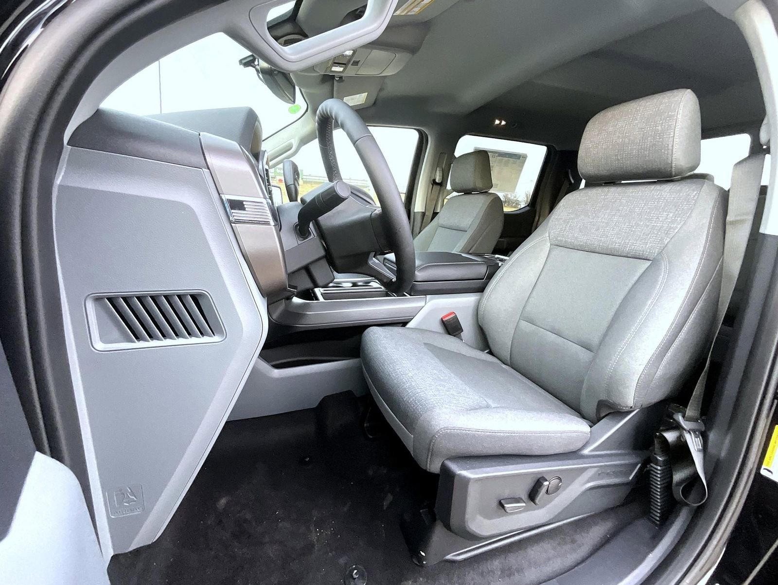 New 2025 Ford F150 XLT w/ Equipment Group 302A MID image 9