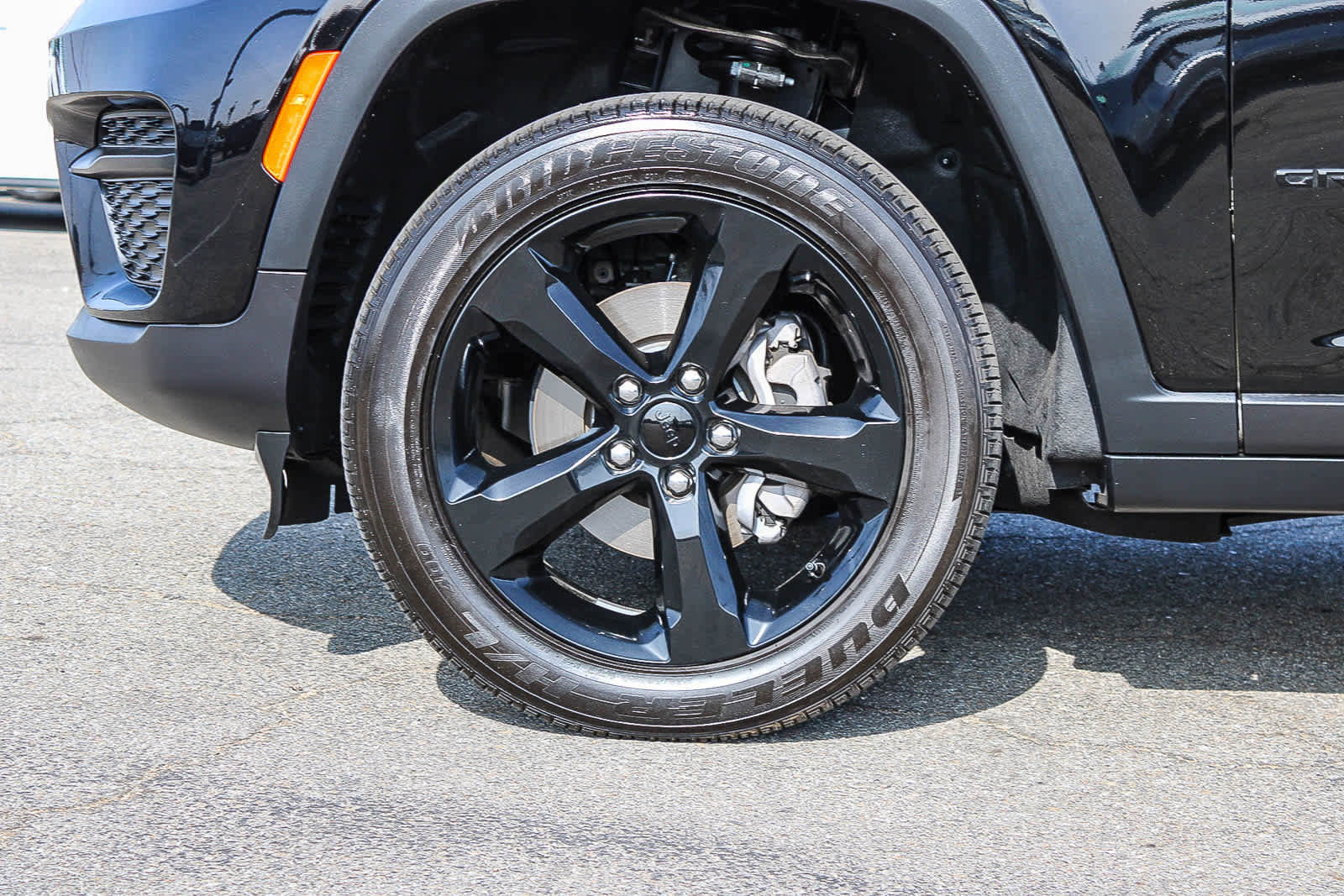 Used 2024 Jeep Grand Cherokee Altitude AWD/4WD image 11